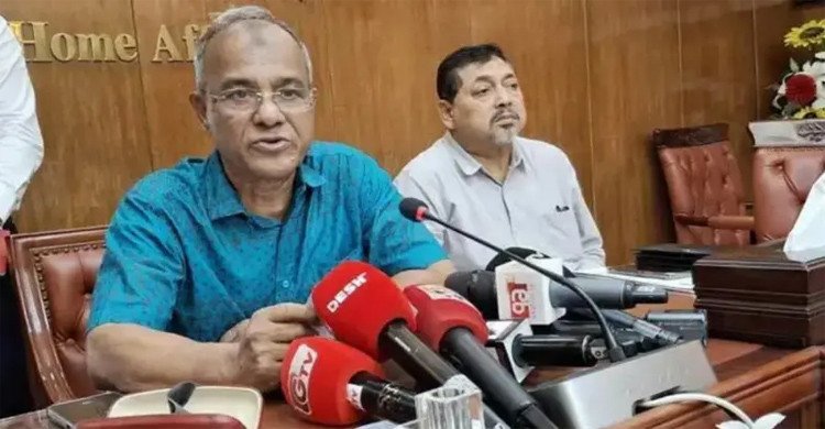 ‘আমার ছেলে-মেয়ে সবাই দেশে, আমি একা বিদেশ গিয়ে কি করবো